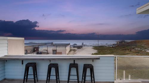 Oceano Casa | Oceanfront 2BR Rooftop Deck Beach Access Strand Way B