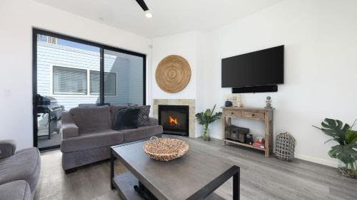 Oceano Casa | Oceanfront 2BR Rooftop Deck Beach Access Strand Way B