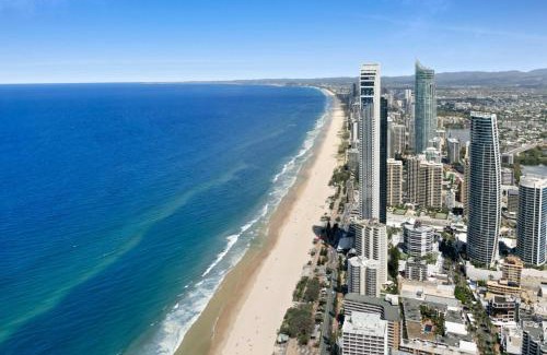 Surfers Paradise Apartamento | Oceanfront 3-Bed with Stunning Views, Pool & Sauna