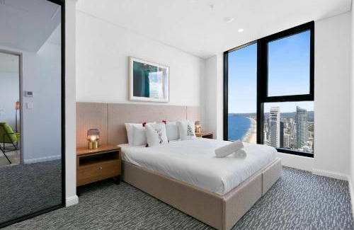 Surfers Paradise Apartamento | Oceanfront 3-Bed with Stunning Views, Pool & Sauna