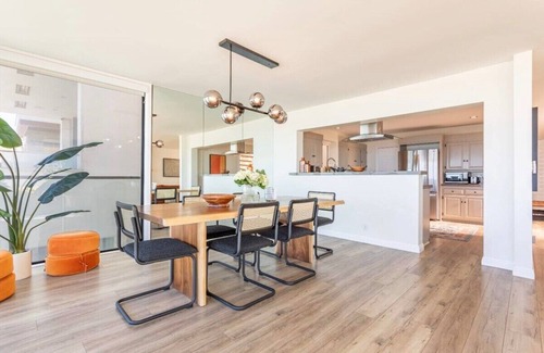 Sand Section Casa | Oceanfront 4 Bdrm on The Strand, Manhattan Beach