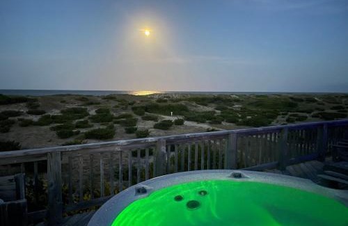Salvo Casa | Oceanfront 4 Bedroom Salvo Sandcastle Hot Tub