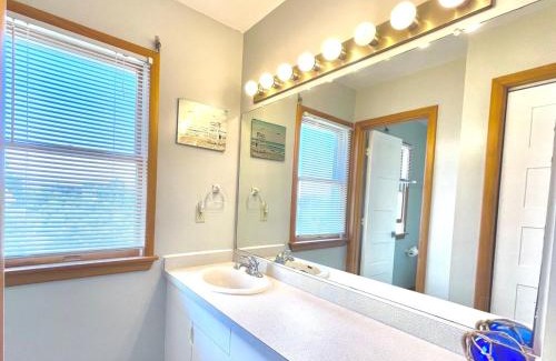 Salvo Casa | Oceanfront 4 Bedroom Salvo Sandcastle Hot Tub