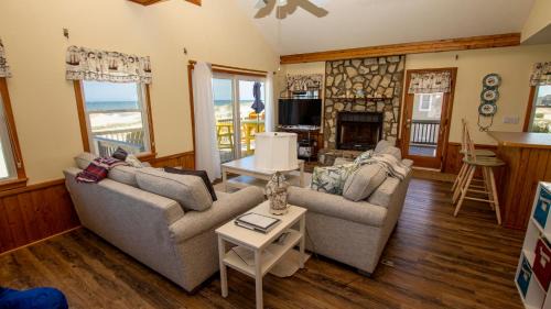 Corolla Casa | OCEANFRONT, 4-wheel drive area, Wild Horses, Ocean Views! 4x1662, Dolphin Watch
