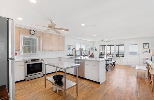 Folly Beach Casa | Oceanfront! 7 Bedroom/3 Bath Private Home/Sleeps 16/Sundeck & Screened Porch!