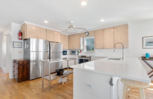Folly Beach Casa | Oceanfront! 7 Bedroom/3 Bath Private Home/Sleeps 16/Sundeck & Screened Porch!