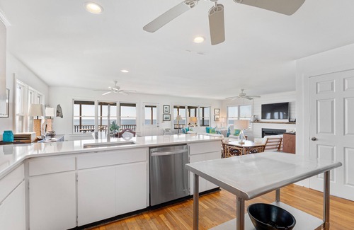 Folly Beach Casa | Oceanfront! 7 Bedroom/3 Bath Private Home/Sleeps 16/Sundeck & Screened Porch!