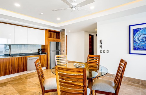 Mismaloya Condominio | Oceanfront 9th-floor condo with balcony, water views & pool
