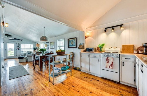 Fernandina Beach Cabaña | Oceanfront Amelia Island Cottage: Deck & Boardwalk