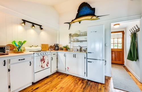 Fernandina Beach Cabaña | Oceanfront Amelia Island Cottage: Deck & Boardwalk