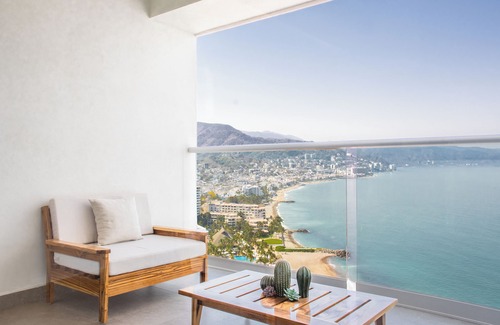 Las Glorias Apartamento | Oceanfront Apt - Majestic views - Close to Malecon