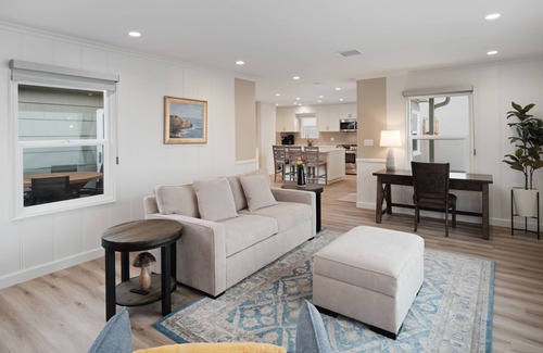 Beach Barber Tract Casa | Oceanfront at Windansea Beach- AC, Private Oceanfront Deck, Parking!