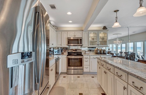 West Panama City Beach Condominio | BAJA SUBIDA, 1 ° PISO, CONDOMINIO FRENTE AL MAR, MEJORES VISTAS AL FRENTE AL MAR, TOP-OF-THE-LINE