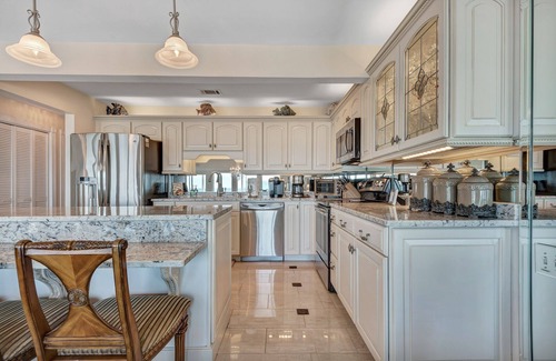 West Panama City Beach Condominio | BAJA SUBIDA, 1 ° PISO, CONDOMINIO FRENTE AL MAR, MEJORES VISTAS AL FRENTE AL MAR, TOP-OF-THE-LINE