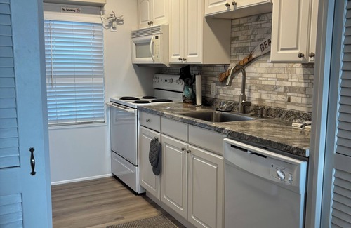 Ocean City Apartamento | Oceanfront Beach Walkout Studio – Cozy & Convenient in North Ocean City