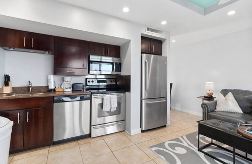 Longboat Key Hotel | Oceanfront Bliss - The Beach on Longboat Key #106 Resort by RVA