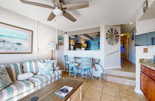 Windy Hill Condominio | Oceanfront condo with outdoor pool, hot tub, private balcony & central AC