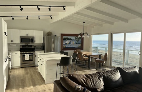 Cayucos Casa | Oceanfront Cayucos Cottage on the sand
