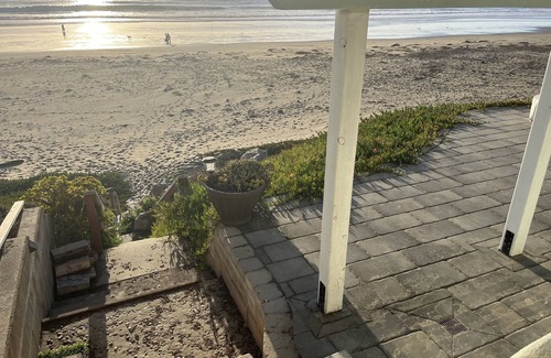 Cayucos Casa | Oceanfront Cayucos Cottage on the sand
