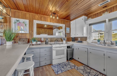 Surf City Cabaña | Oceanfront Charm | Classic 1960s Cottage | Screened Porch & Extra Suite