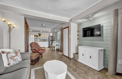 Surf City Cabaña | Oceanfront Charm | Classic 1960s Cottage | Screened Porch & Extra Suite