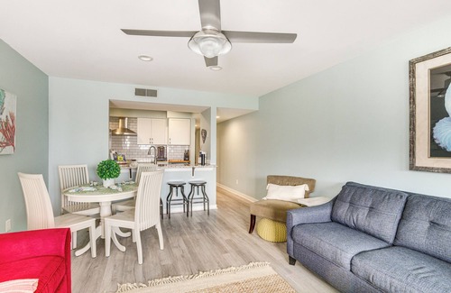 Oceanmarsh Subdivision Condominio | Oceanfront Condo in Harbor Island Community!