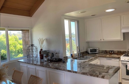 Solana Beach Condominio | Oceanfront Complex with Private Beach Access, Sleeps 10