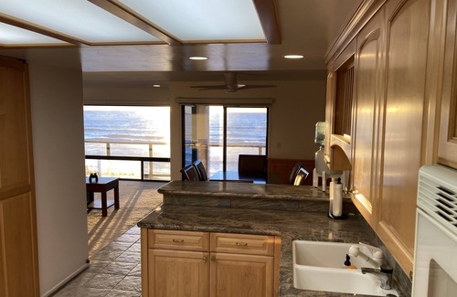 Solana Beach Condominio | Oceanfront Condo - Spectacular Views, Beach Walks