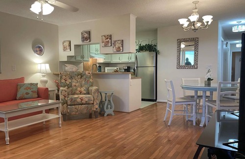 North Carolina Coast Condominio | Oceanfront Condo | Walk to Beach & Boardwalk