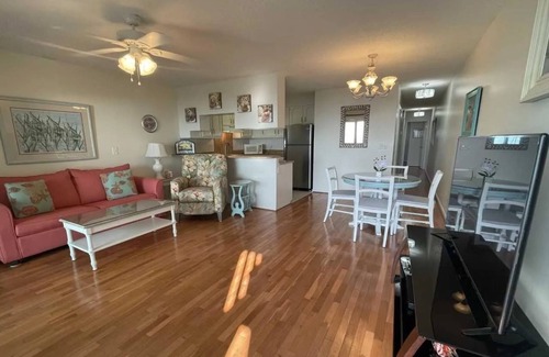 North Carolina Coast Condominio | Oceanfront Condo | Walk to Beach & Boardwalk