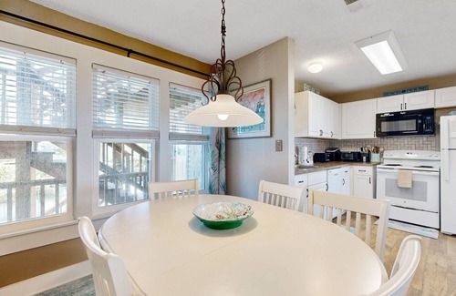 Avon Condominio | Oceanfront Condo w/Free WiFi, Central AC, Ocean View, Private W/D, & Shared Pool