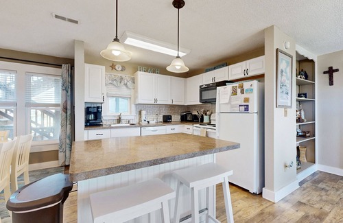 Avon Condominio | Oceanfront Condo w/Free WiFi, Central AC, Ocean View, Private W/D, & Shared Pool