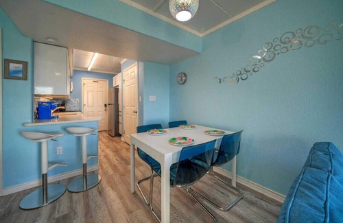 Port Aransas Cabaña | Oceanfront Condo w/ Private Balcony Pool + Tennis Bubbly Blew by Avantstay