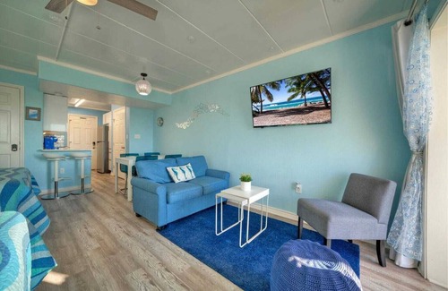 Port Aransas Cabaña | Oceanfront Condo w/ Private Balcony Pool + Tennis Bubbly Blew by Avantstay