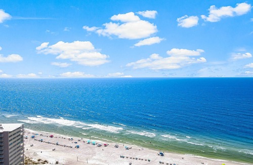 Panama City Beach Condominio | Oceanfront condo with scenic balcony! 1/2 Sleeps 6