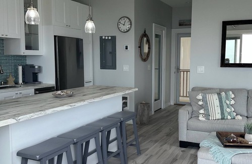 Montauk Condominio | Oceanfront Corner Unit Condo in Beautiful Montauk - steps to beach and town!