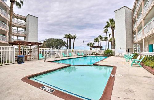North Beach Apartamento | Oceanfront Corpus Christi Condo with Pool!