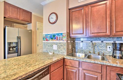 North Beach Apartamento | Oceanfront Corpus Christi Condo with Pool!