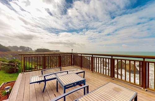 Philo Cabaña | Casa frente al mar w / cubierta, impresionantes vistas de 180 grados y 7. 5 acres