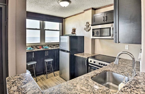 East Daytona Apartamento | Oceanfront Daytona Beach Condo w/ New Pool!