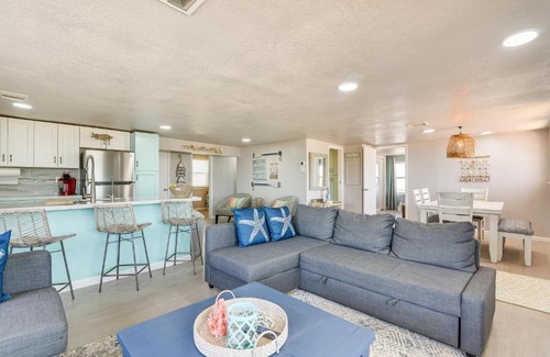 Surfside Beach Casa | Oceanfront Deck Surfside Beach Vacation Rental!