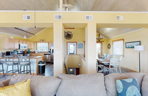 Waves Casa | Oceanfront, dog-friendly house with private hot tub, pool, AC, & lovely views