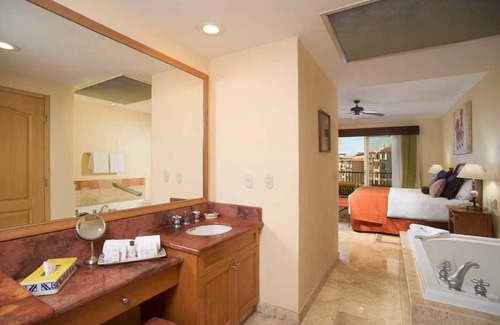 Flamingos Complejo | Oceanfront Elegance: 3400 SqFt Penthouse with Jacuzzi Dec 21-28- Contact Host!