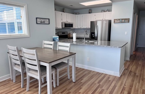 Kure Beach Condominio | Oceanfront End Unit Condo with Pool-Riggings D2