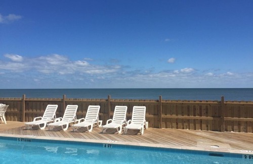 Kure Beach Condominio | Oceanfront End Unit Condo with Pool-Riggings D2
