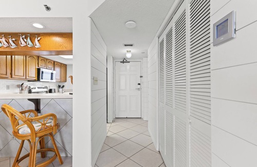 Lower Grand Lagoon Condominio | Oceanfront Escape Commodore 1002, 1BR Condo with Balcony & Seasonal Savings