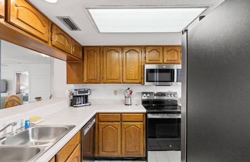 Lower Grand Lagoon Condominio | Oceanfront Escape Commodore 1002, 1BR Condo with Balcony & Seasonal Savings