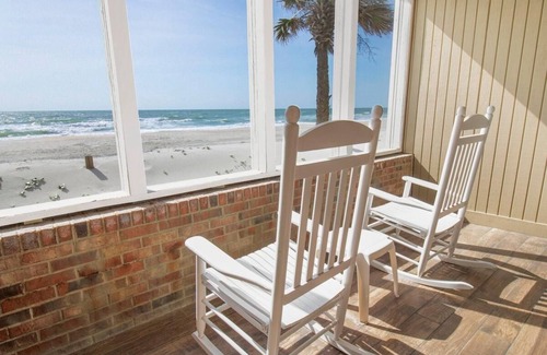 Litchfield by the Sea Apartamento | Oceanfront Escape with Private Porch 1st Floor