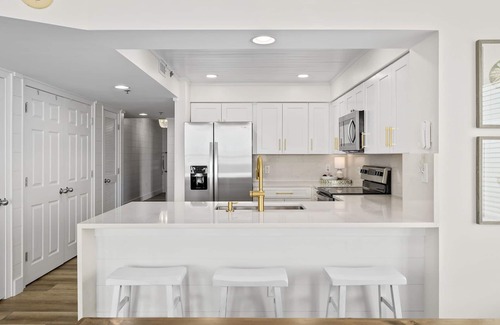 Crescent Beach Condominio | Oceanfront-Family Friendly-Renovated-Beautifully Appointed-2026 Calendar Open