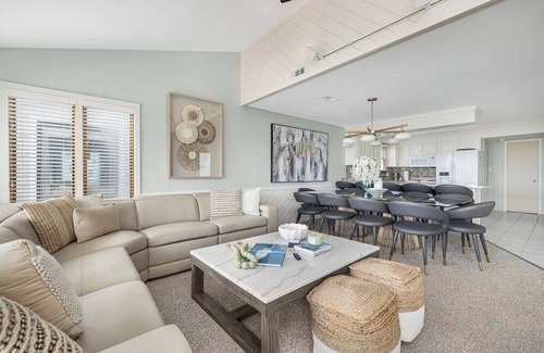 Ocean Isle Beach Casa | Oceanfront Free EV charger & GolfCart, Pool